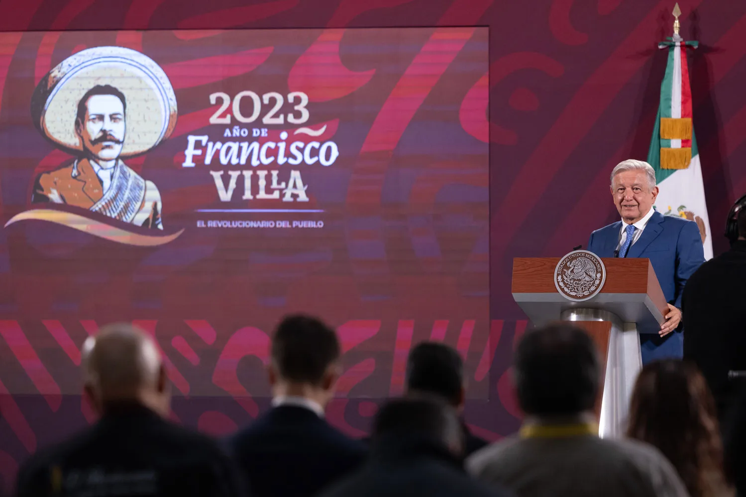 Cumpliré bajo protesta restricciones del INE dice AMLO sobre