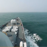 barco de guerra en ejercicio militar chino alrededor de Taiwan