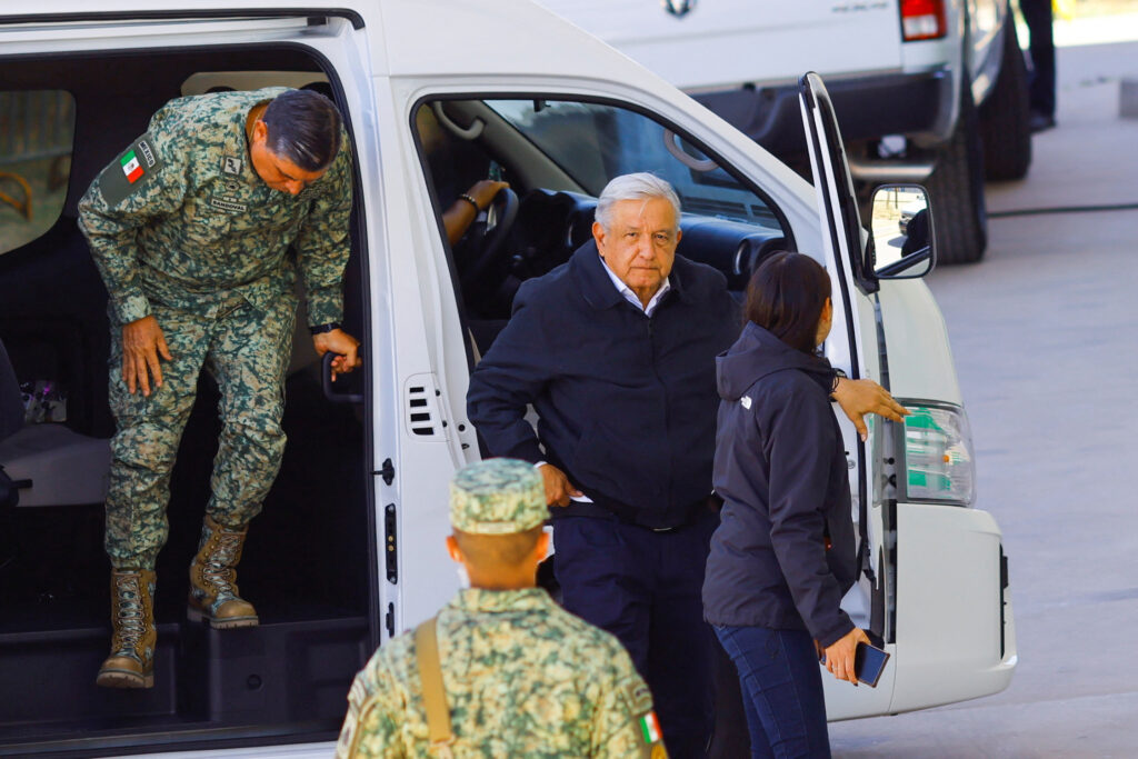 AMLO supervisa atención médica a migrantes víctimas de incendio en Juárez