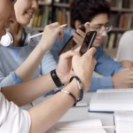 ESCUELA ESTUDIANTE CELULAR ALUMNOS ARCHIVO JOVENES TECNOLOGIA