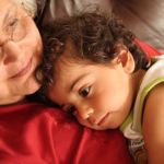 adultos mayores abuela mujer nna cuidadora archivo