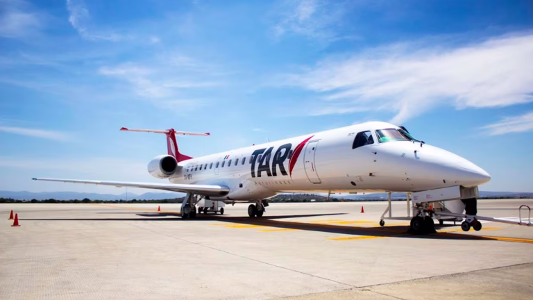 vuelo aeropuerto cuu avion