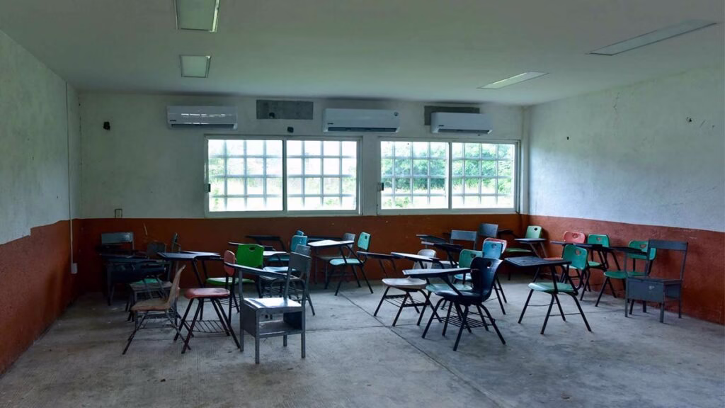 saloon-vacio-cuarto-214217-1024x576