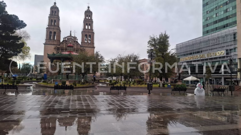 cuu plaza de armas catedral centro lluvia nublado congreso