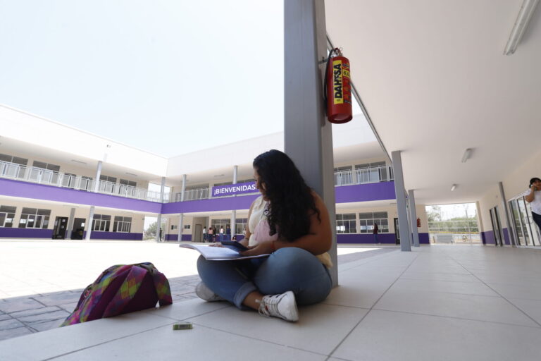 uni-mujeres-03