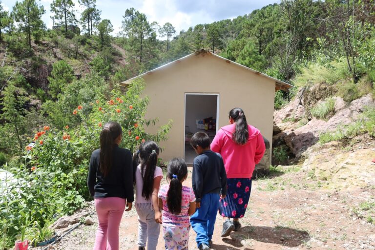 Sierra tarahumara ramuri una mujer vivienda rural menor