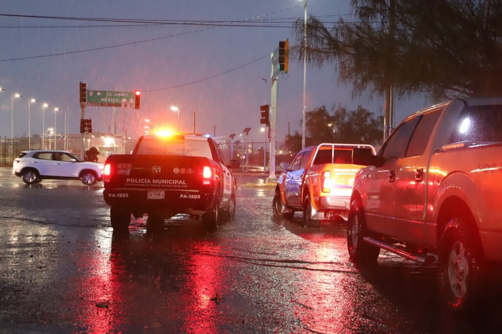 policia lluvia